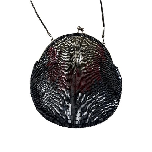 VINTAGE beaded CLAM shaped purse - Picture 3 of 10